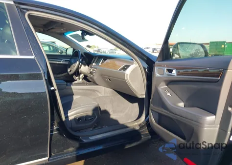 2015 Hyundai Genesis 3.8 из США, поврежденный, VIN KMHGN4JE9FU017636